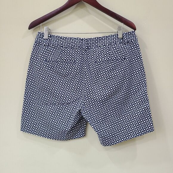 Chaps Womens Geometric Bermuda Short Size 10 Blue White Summer Nautical - Picture 4 of 8